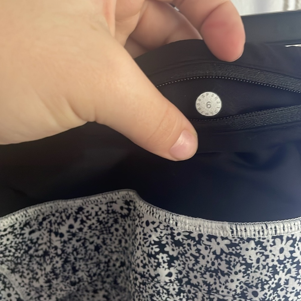 Lululemon - Picture 3 of 3